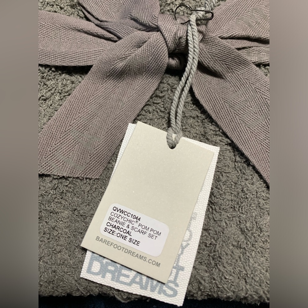 NWT Barefoot Dreams CozyChic Pom-Pom Beanie and Scarf Set in Charcoal Gray - Picture 4 of 5